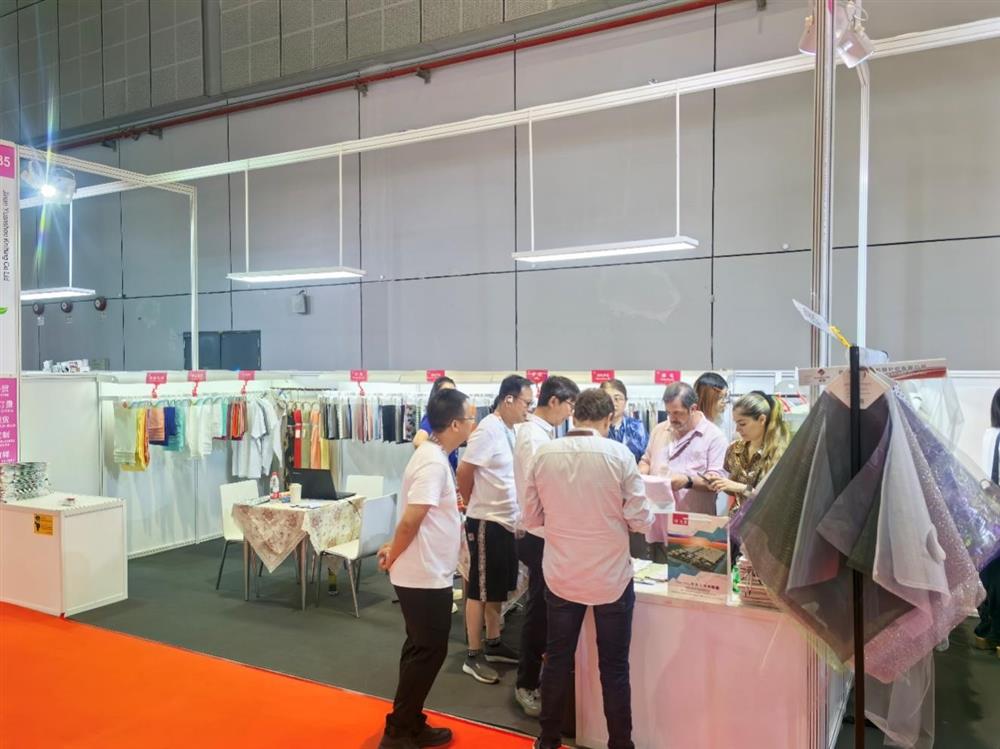 以科技綠色鏈接紡織商機(jī)！元首針織亮相2025中國(guó)國(guó)際紡織面料及輔料（秋冬）博覽會(huì)